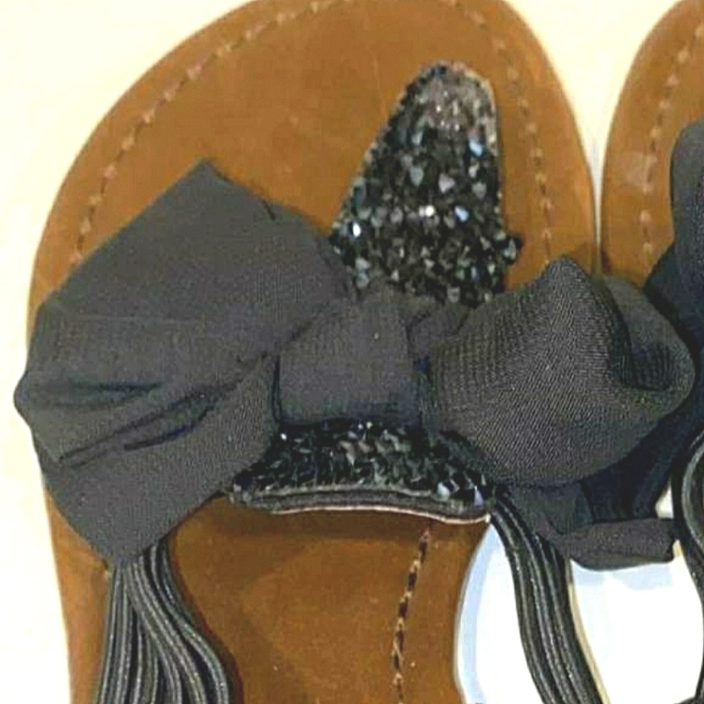 Material Girl Bow Sandals - Picture 8 of 11